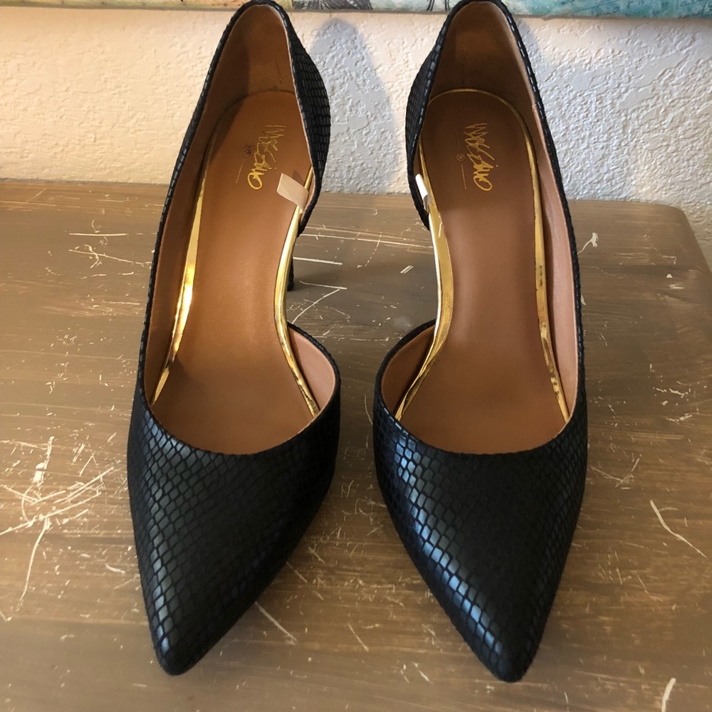 Black Heels - Picture 2 of 7